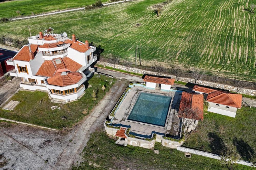 Muğla Yatağan'da Anayol üzeri AVM karşısı, Özel havuzlu Satılık Müstakil Villa