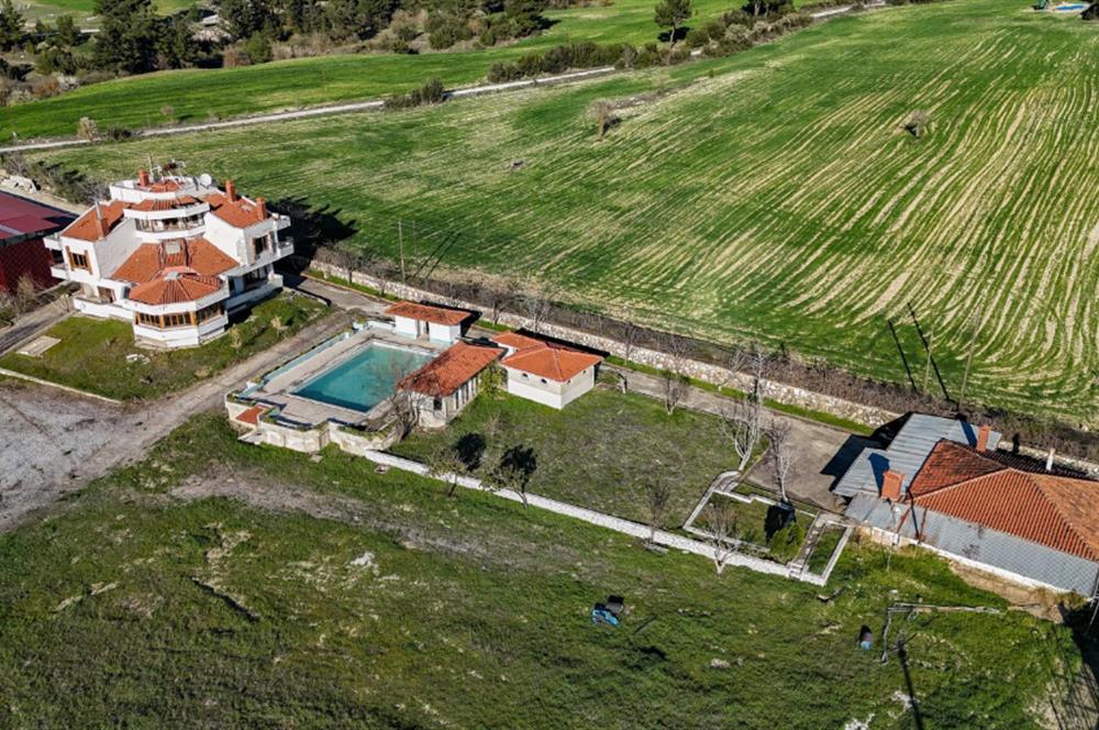 Muğla Yatağan'da Anayol üzeri AVM karşısı, Özel havuzlu Satılık Müstakil Villa