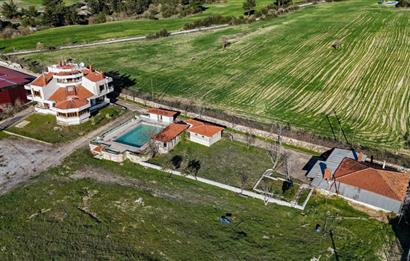 Muğla Yatağan'da Anayol üzeri AVM karşısı, Özel havuzlu Satılık Müstakil Villa