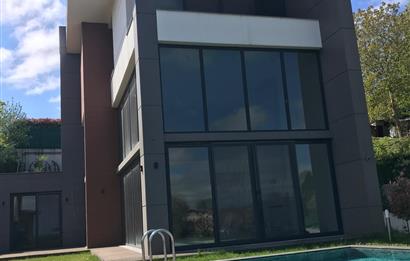 Çekmeköy Reşadiye'de Müstakil Ultra Lüks Tripleks 5+2 Villa