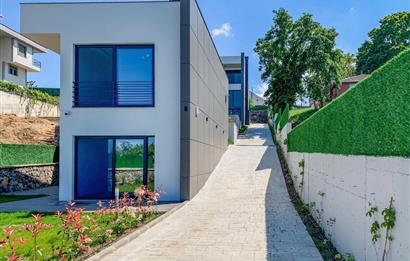 Çekmeköy Reşadiye'de Ultra Lüks 1 adet Tripleks Villa & 1 adet 2 katlı Villa