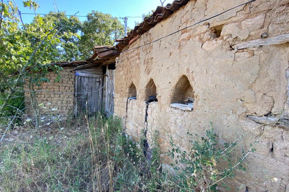 C21BAL'DAN KARESİ KIRMIZILAR MH 1321 M2 SATILIK KAGİR EV VE ARSA