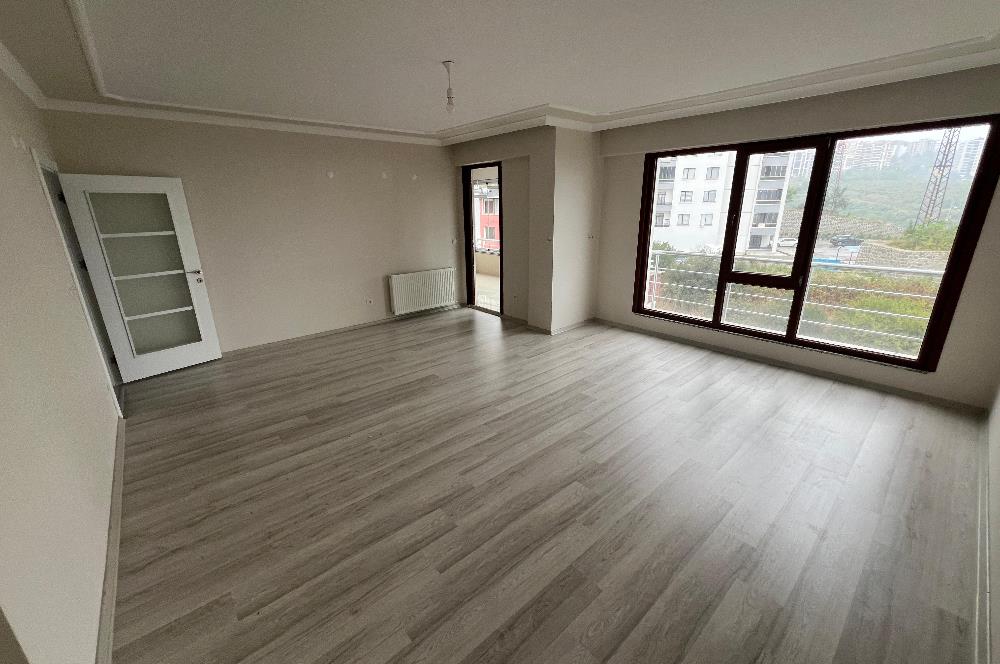 KAŞÜSTÜ MERKEZ DE ÖZKE SİTESİ SATILIK DAİRE