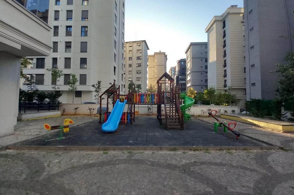ERENKÖY ERGUVAN EVLER SİTESİNDE ARAKAT BALKONLU 3+1 DAİRE
