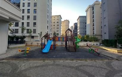 ERENKÖY ERGUVAN EVLER SİTESİNDE ARAKAT BALKONLU 3+1 DAİRE
