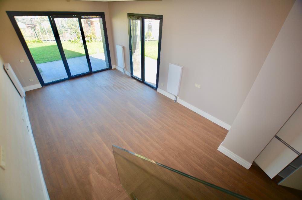 Zekeriyaköy Terrace Hayat Sitesi'nde Kiralık Tripleks Villa