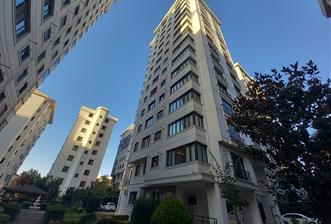 ERENKÖY ERGUVAN EVLER SİTESİNDE ARAKAT BALKONLU 3+1 DAİRE