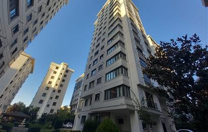 ERENKÖY ERGUVAN EVLER SİTESİNDE ARAKAT BALKONLU 3+1 DAİRE