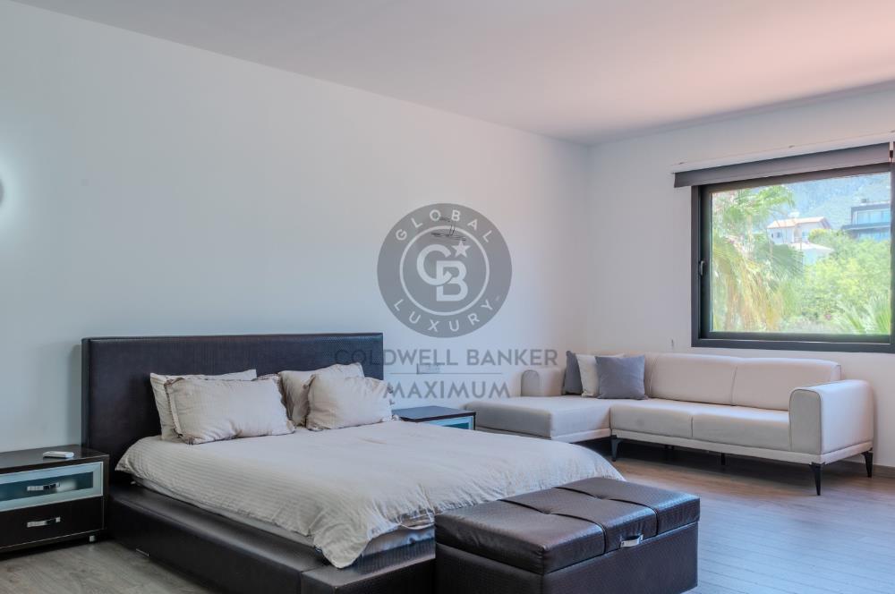 KKTC Girne Ozanköy Ultra Lüks Havuzlu ve Geniş Bahçeli Satılık 4+1 Villa