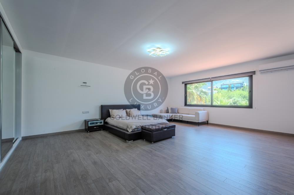 KKTC Girne Ozanköy Ultra Lüks Havuzlu ve Geniş Bahçeli Satılık 4+1 Villa