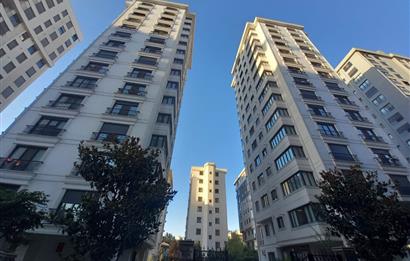ERENKÖY ERGUVAN EVLER SİTESİNDE ARAKAT BALKONLU 3+1 DAİRE