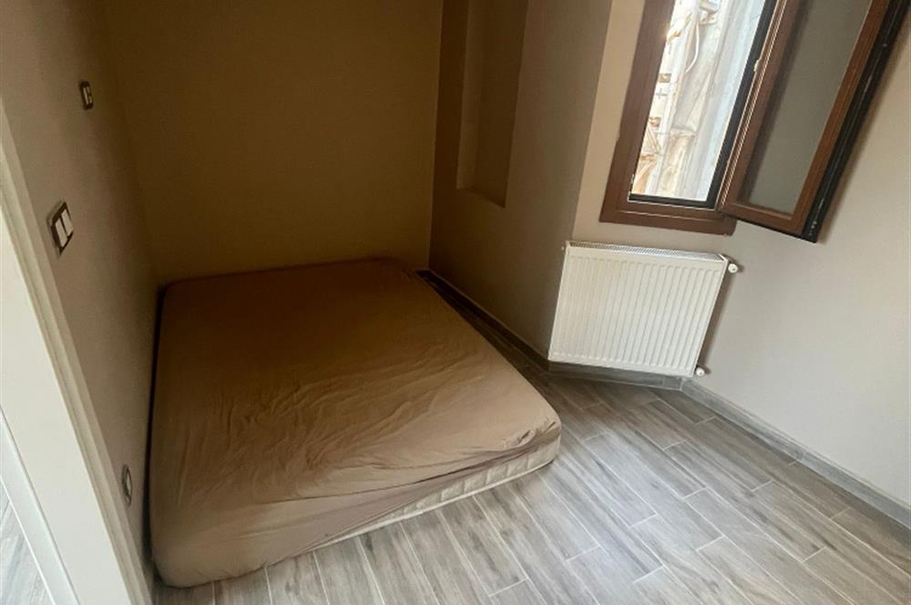 GALATA'YA KOMŞU MEŞRUTİYET CADDESİNDE TARİHİ BİNADA KİRALIK