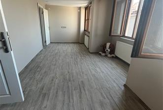 GALATA'YA KOMŞU MEŞRUTİYET CADDESİNDE TARİHİ BİNADA KİRALIK