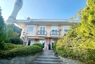 ÜSKÜDAR KÜÇÜK ÇAMLICA KORU SİTESİNDE KISMİ BOĞAZ MANZARALI VİLLA