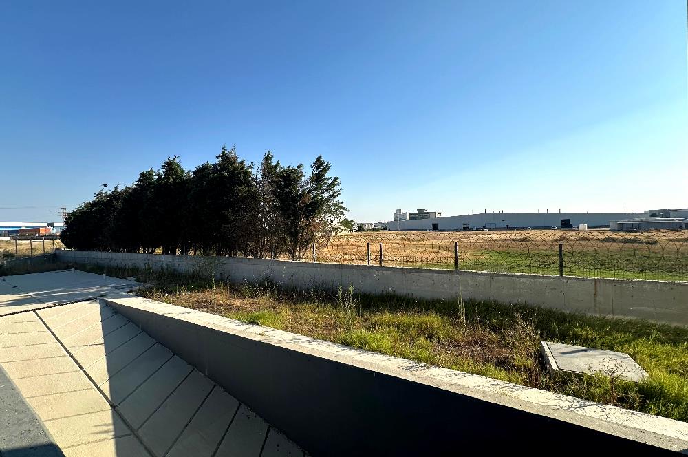 VELİKÖY OSB 'DE 3600 M2 KULLANIMA HAZIR BİNA