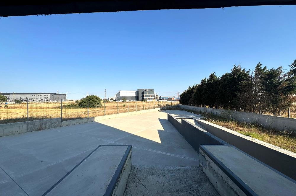VELİKÖY OSB 'DE 3600 M2 KULLANIMA HAZIR BİNA