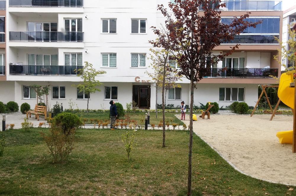 Gürpınar cuma pazarının yanında site içerisinde kiralık 1+1 daire