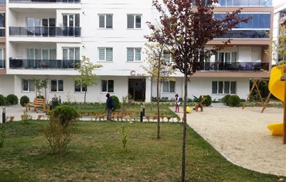 Gürpınar cuma pazarının yanında site içerisinde kiralık 1+1 daire