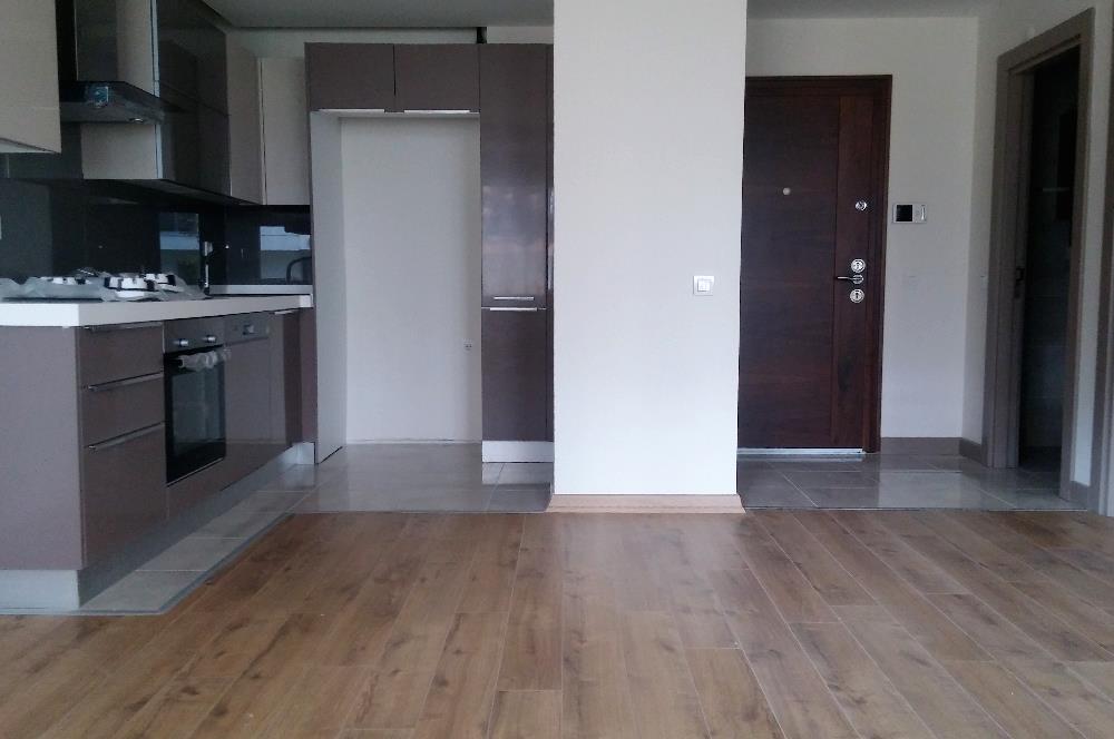 Gürpınar cuma pazarının yanında site içerisinde kiralık 1+1 daire