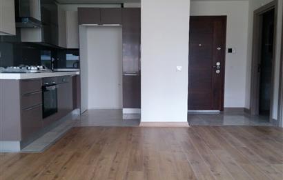 Gürpınar cuma pazarının yanında site içerisinde kiralık 1+1 daire