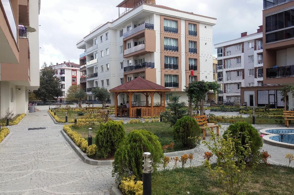 Gürpınar cuma pazarının yanında site içerisinde kiralık 1+1 daire