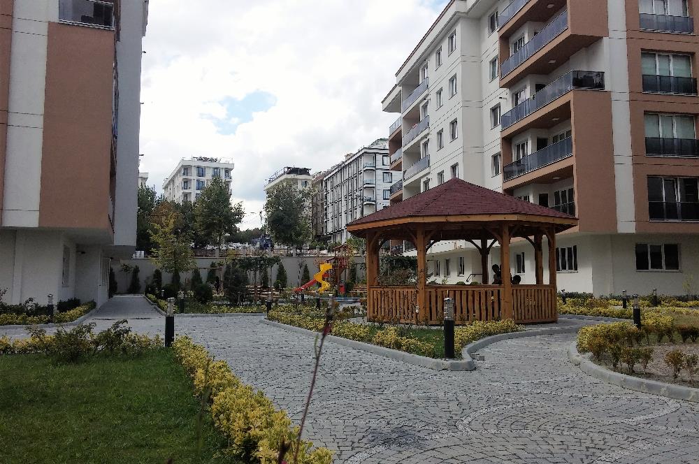 Gürpınar cuma pazarının yanında site içerisinde kiralık 1+1 daire