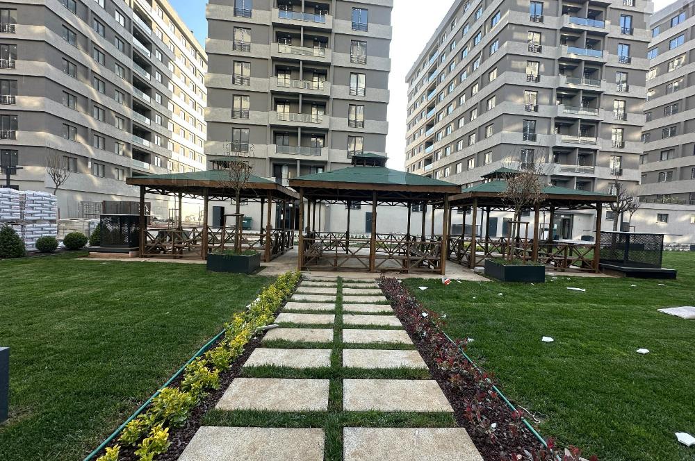 TUZLA ANATOLİA CİTY'DE VERENDA BAHÇE KULLANIMLI EBEVEYN BANYOLU KİRALIK 2+1