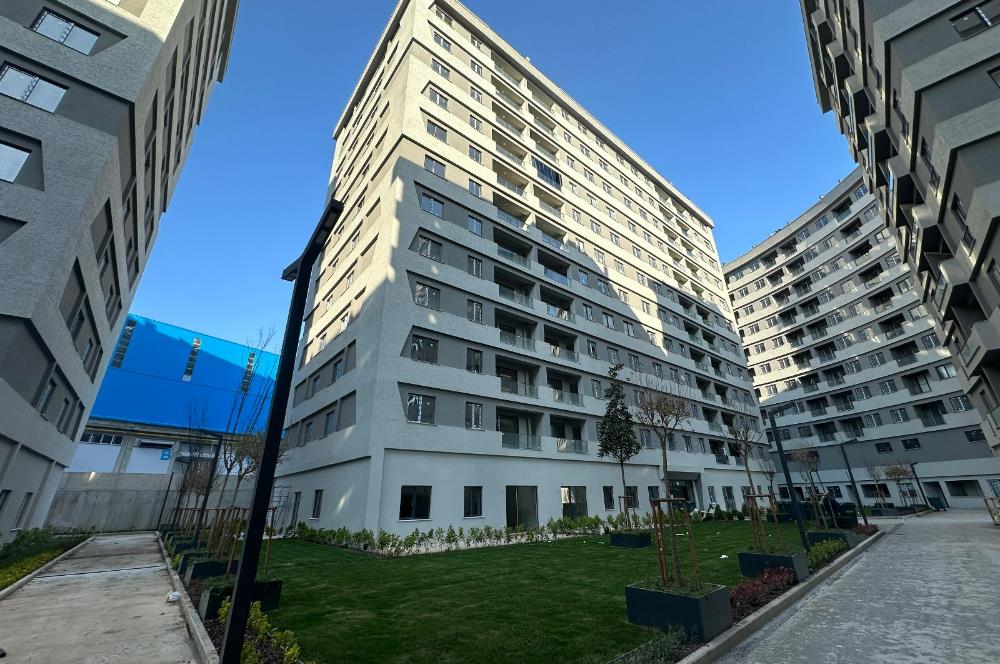 TUZLA ANATOLİA CİTY'DE VERENDA BAHÇE KULLANIMLI EBEVEYN BANYOLU KİRALIK 2+1