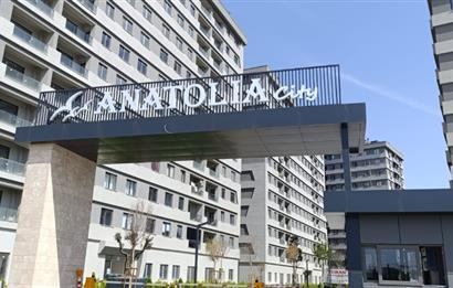 TUZLA ANATOLİA CİTY'DE VERENDA BAHÇE KULLANIMLI EBEVEYN BANYOLU KİRALIK 2+1