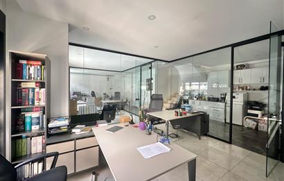 Şişli'de 2 Katlı, Caddeye Yakın Eşyalı Hazır Ofis