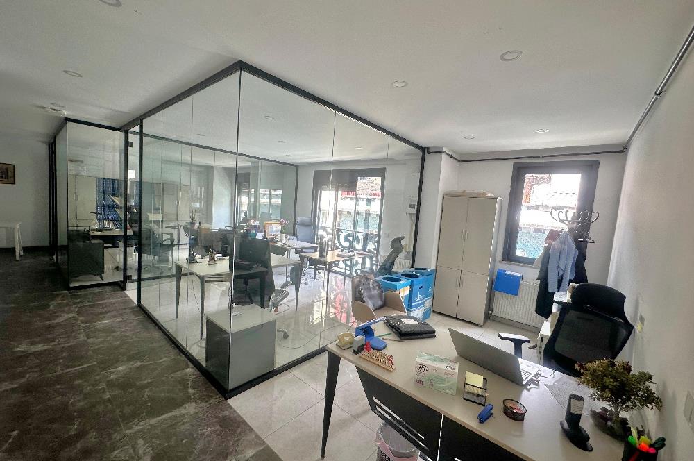 Şişli'de 2 Katlı, Caddeye Yakın Eşyalı Hazır Ofis