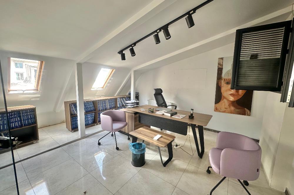 Şişli'de 2 Katlı, Caddeye Yakın Eşyalı Hazır Ofis