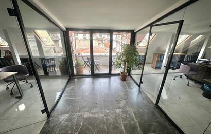 Şişli'de 2 Katlı, Caddeye Yakın Eşyalı Hazır Ofis