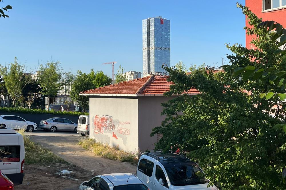ÜMRANİYE'DE METROYA VE ÇARŞIYA ÇOK YAKIN KİRALIK 2+1