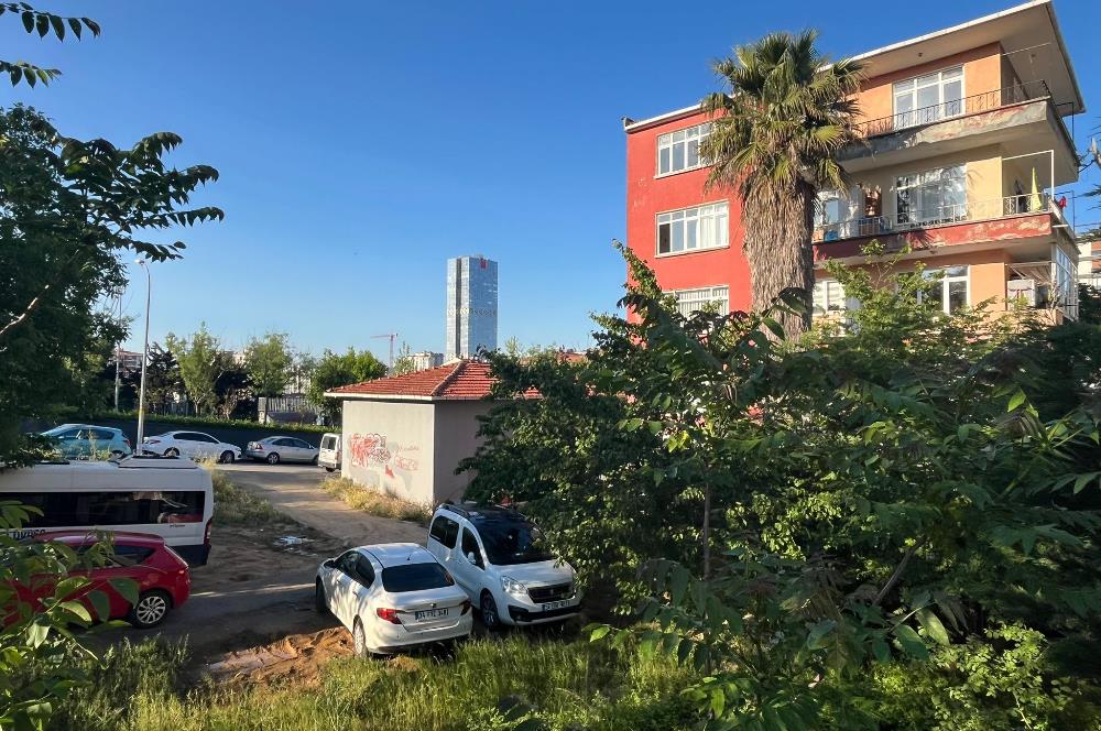 ÜMRANİYE'DE METROYA VE ÇARŞIYA ÇOK YAKIN KİRALIK 2+1