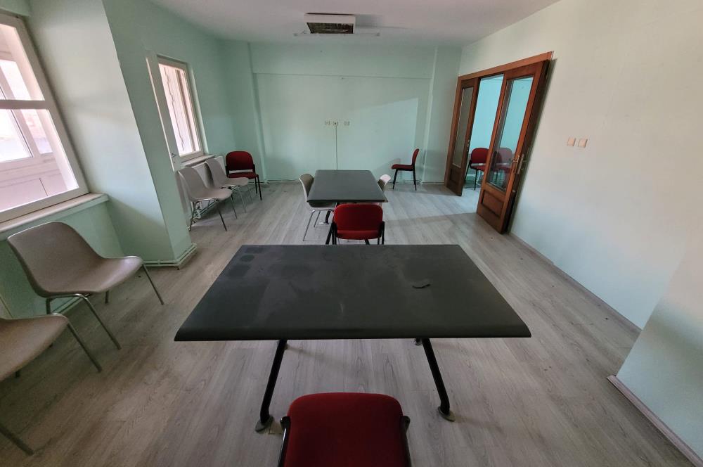 KAYALIK CADDESİNDE 2+1 120 m² KİRALIK OFİS