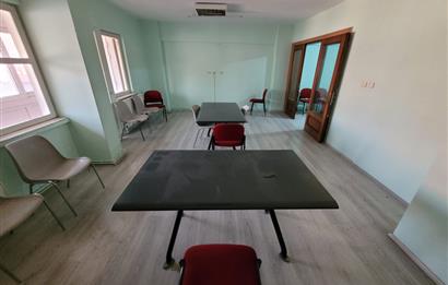 KAYALIK CADDESİNDE 2+1 120 m² KİRALIK OFİS