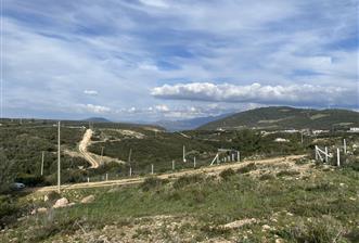 DİDİM/AKYENİKÖY’DE 585 M2, BAFA GÖLÜ MANZARALI, SATILIK VİLLA ARSASI