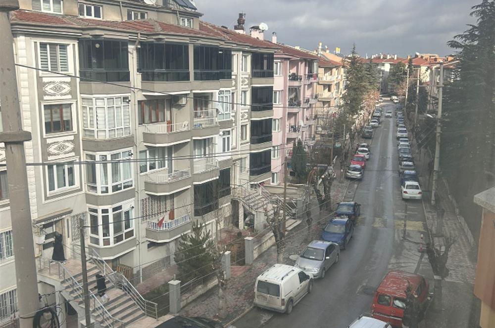 CENTURY21 PLUS'DAN ÖRNEK EVLERDE İÇİ YENİLENMİŞ FIRSAT DAİRE