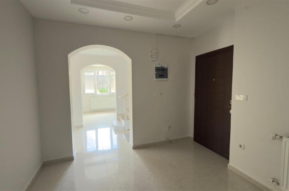 Bizim Vadi Sitesi'nde Şömineli, Teraslı 5+2 Kiralık Villa