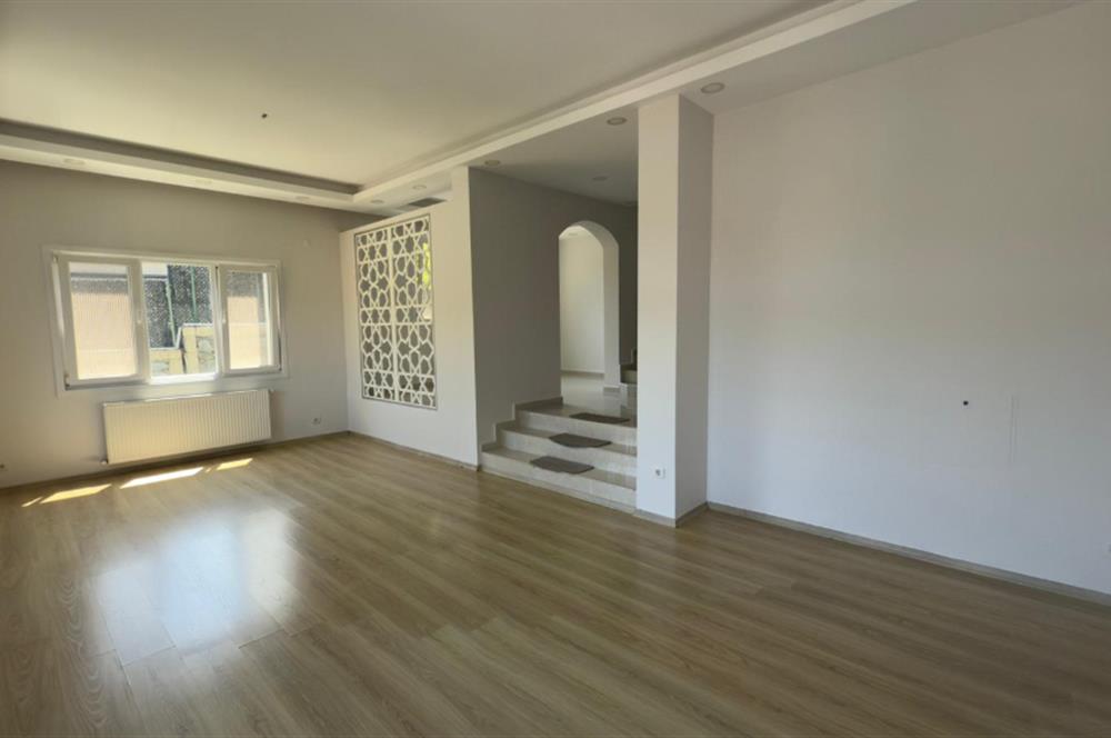 Bizim Vadi Sitesi'nde Şömineli, Teraslı 5+2 Kiralık Villa