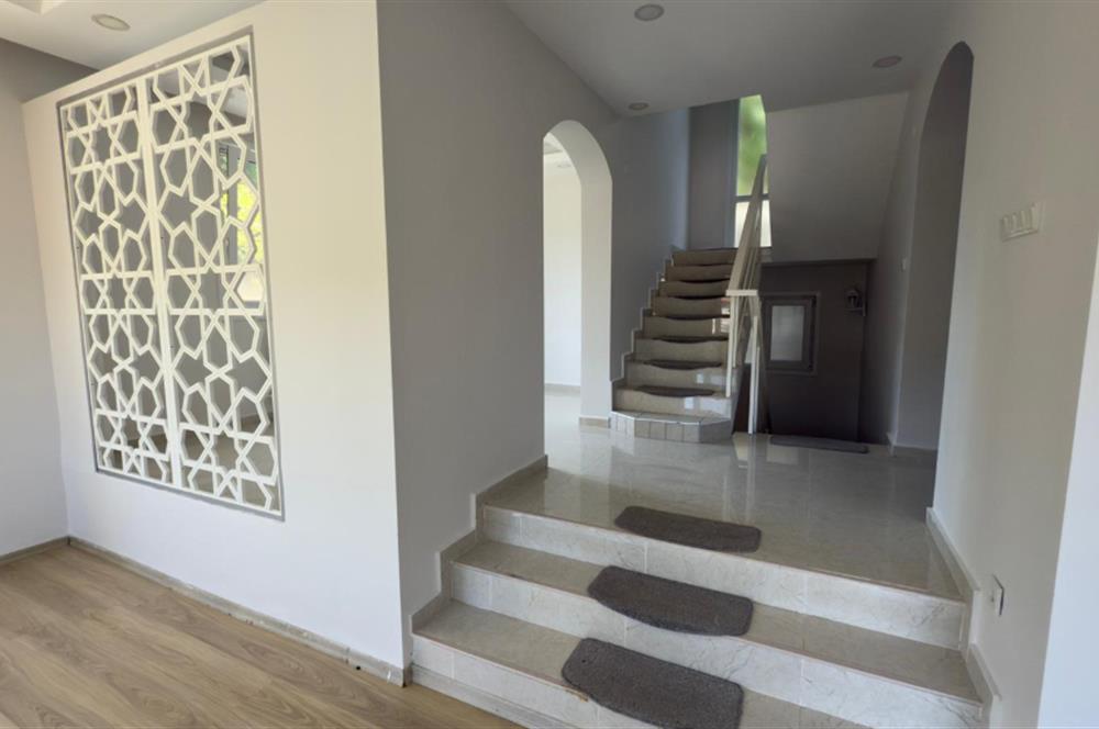 Bizim Vadi Sitesi'nde Şömineli, Teraslı 5+2 Kiralık Villa