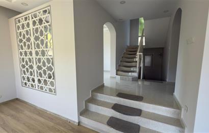 Bizim Vadi Sitesi'nde Şömineli, Teraslı 5+2 Kiralık Villa