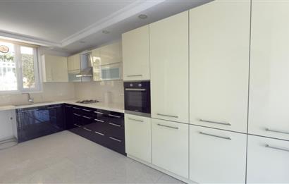 Bizim Vadi Sitesi'nde Şömineli, Teraslı 5+2 Kiralık Villa