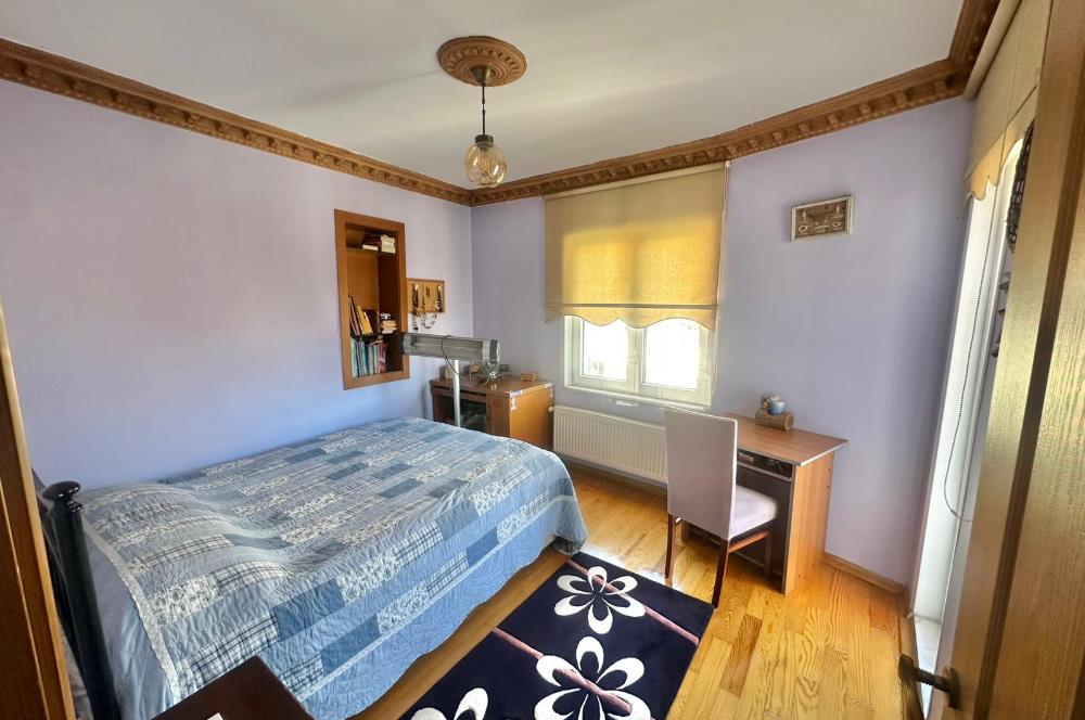 Sarıyer'de Deniz Manzaralı Satılık 4 Katlı Müstakil Ev Eşyalı