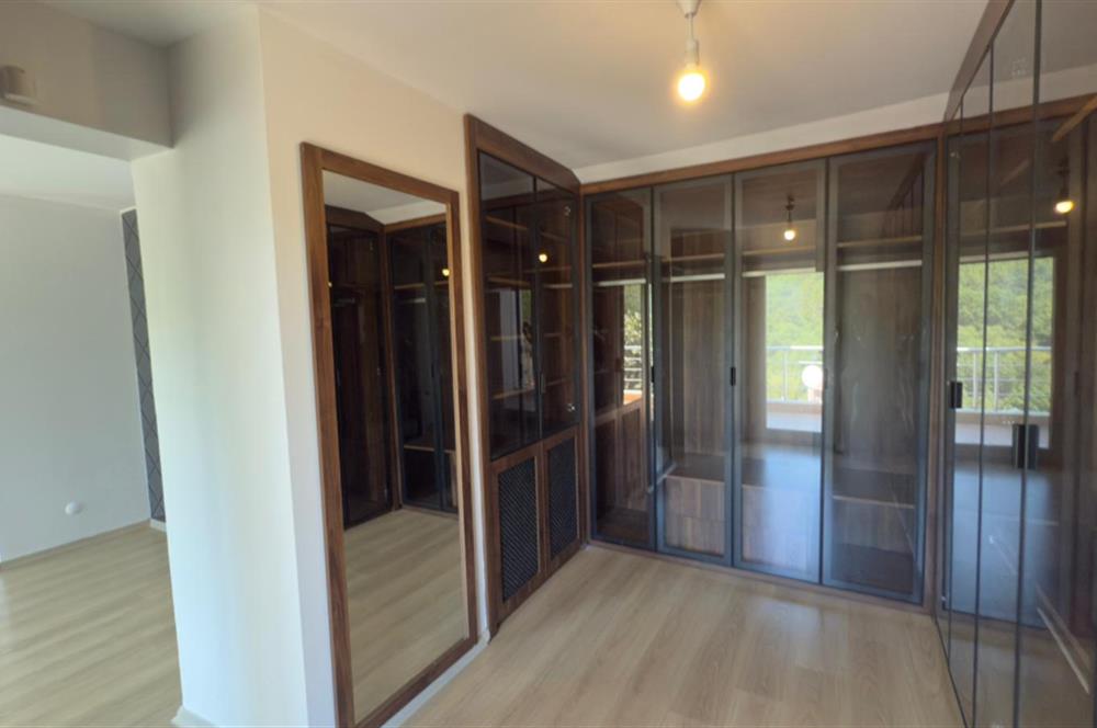 Bizim Vadi Sitesi'nde Şömineli, Teraslı 5+2 Kiralık Villa