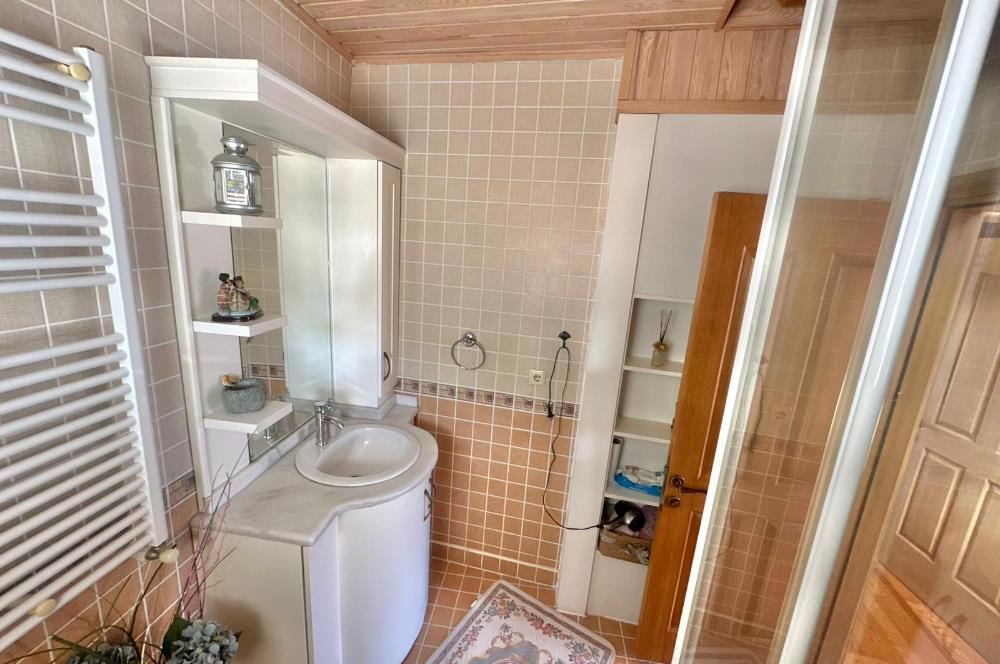 Sarıyer'de Deniz Manzaralı Satılık 4 Katlı Müstakil Ev Eşyalı