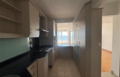 Karşıyaka'nın Kalbinde Full Deniz Manzaralı 3+1 Satılık Daire 