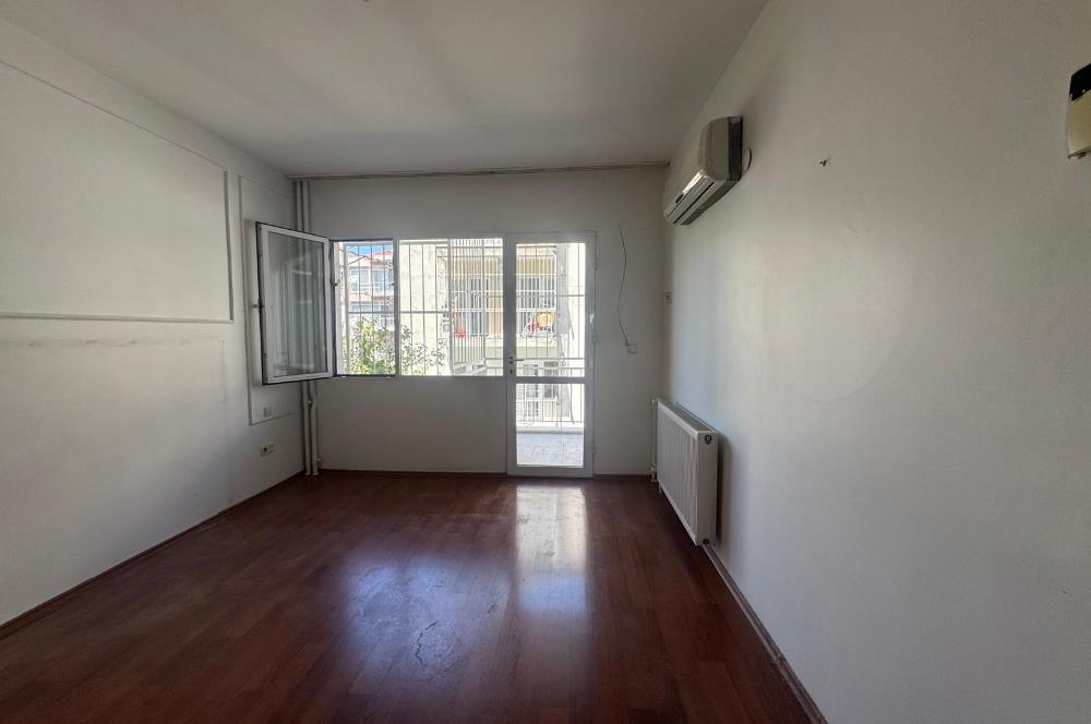 Karşıyaka'nın Kalbinde Full Deniz Manzaralı 3+1 Satılık Daire 