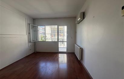 Karşıyaka'nın Kalbinde Full Deniz Manzaralı 3+1 Satılık Daire 